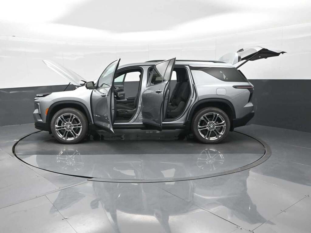 2025 Chevrolet Traverse AWD LT