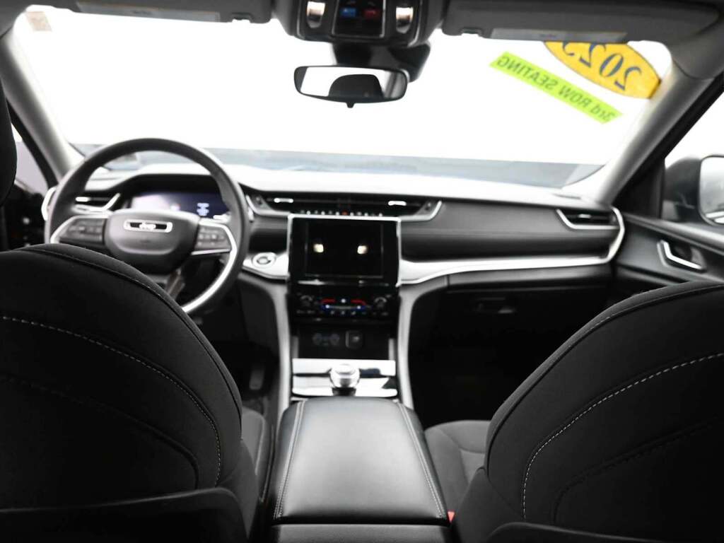 2023 Jeep Grand Cherokee L Laredo 4x4