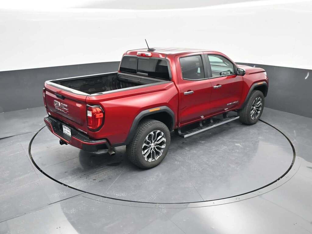 2023 GMC Canyon 4WD Crew Cab Short Box Denali