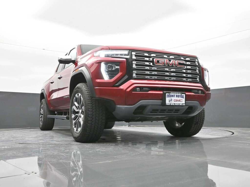 2023 GMC Canyon 4WD Crew Cab Short Box Denali