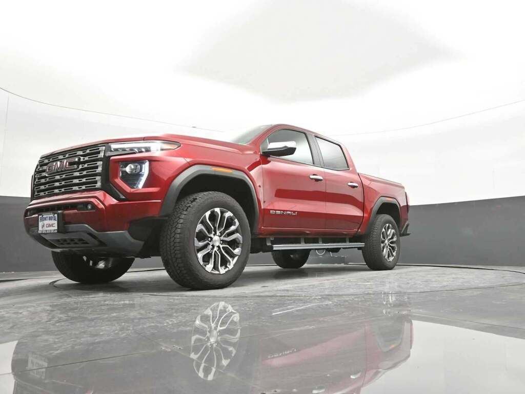 2023 GMC Canyon 4WD Crew Cab Short Box Denali