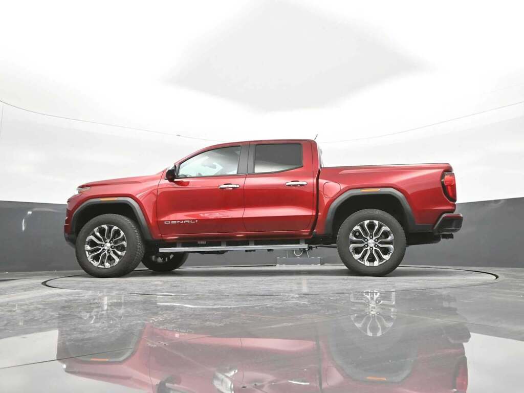 2023 GMC Canyon 4WD Crew Cab Short Box Denali