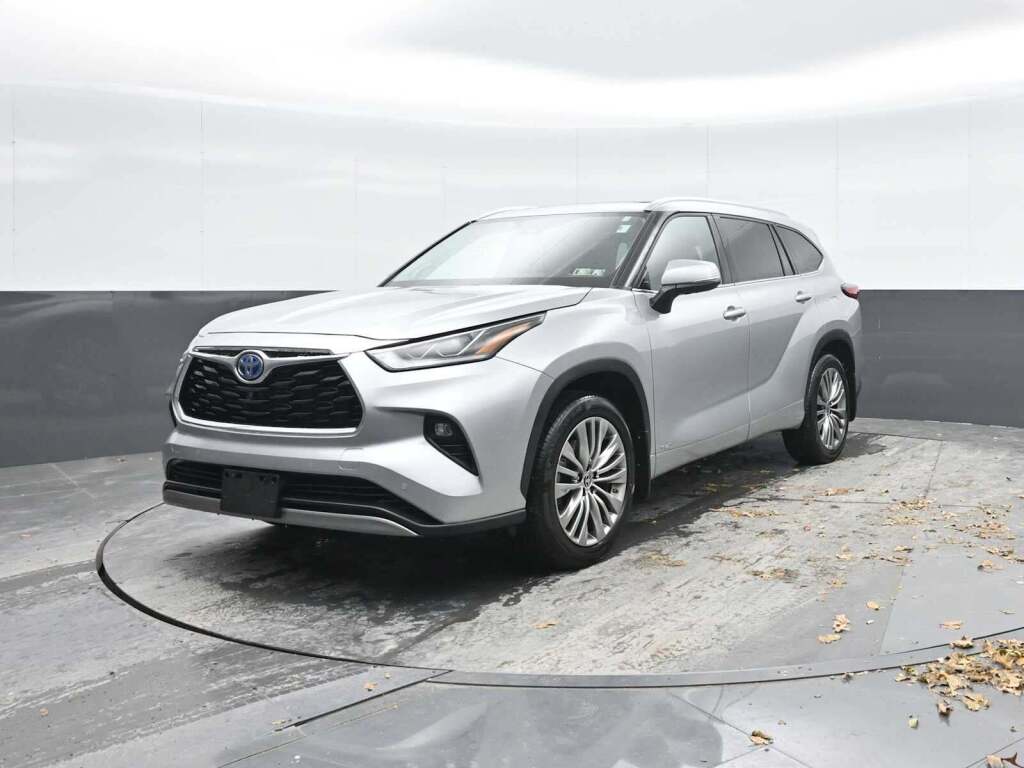 2022 Toyota Highlander Hybrid Platinum