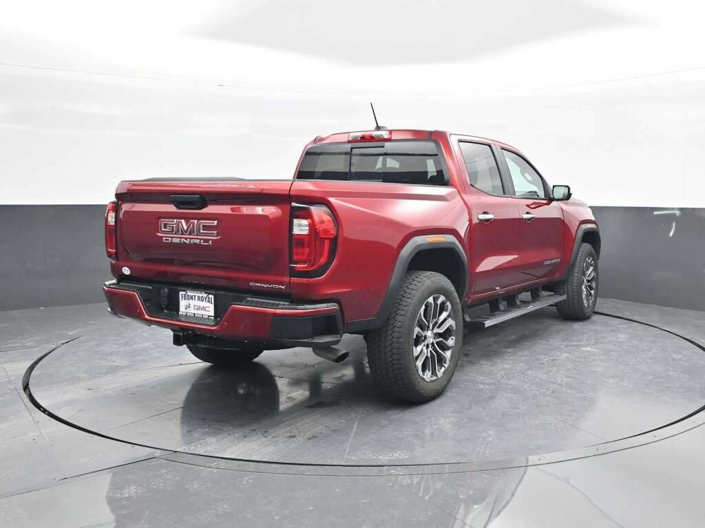 2023 GMC Canyon 4WD Crew Cab Short Box Denali