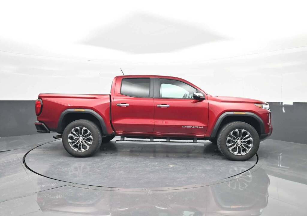 2023 GMC Canyon 4WD Crew Cab Short Box Denali