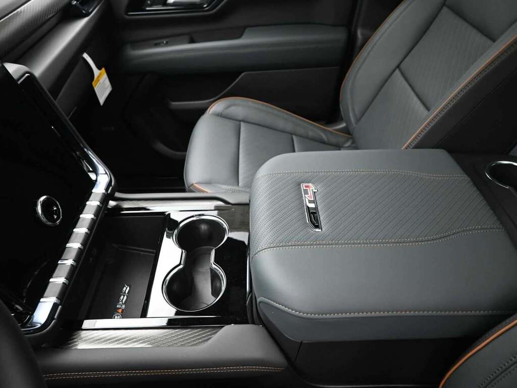 2026 GMC Yukon 4WD AT4