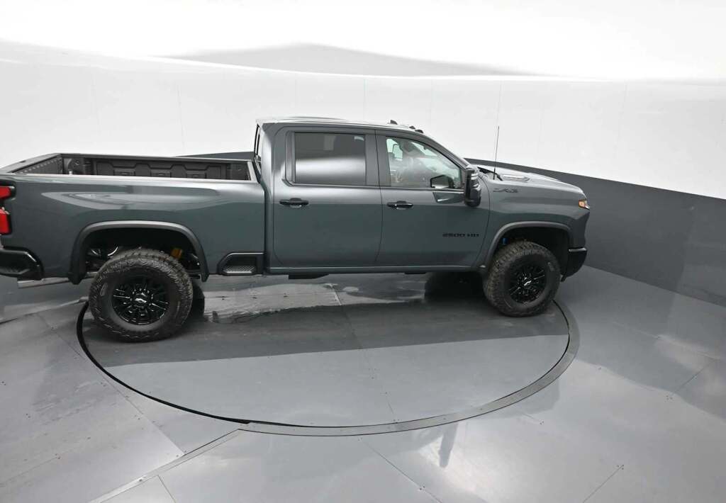 2026 Chevrolet Silverado 2500HD Crew Cab, Standard Bed, XR2, 4WD
