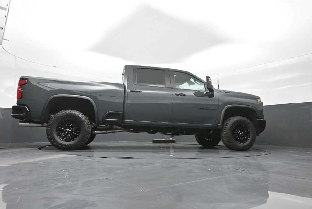 2026 Chevrolet Silverado 2500HD Crew Cab, Standard Bed, XR2, 4WD