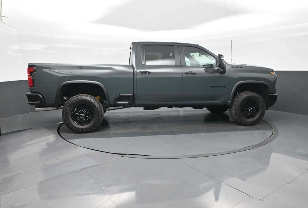 2026 Chevrolet Silverado 2500HD Crew Cab, Standard Bed, XR2, 4WD