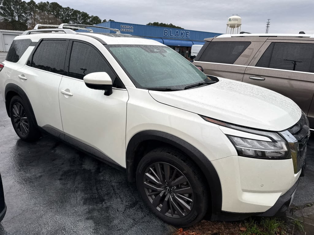 2023 Nissan Pathfinder SL FWD