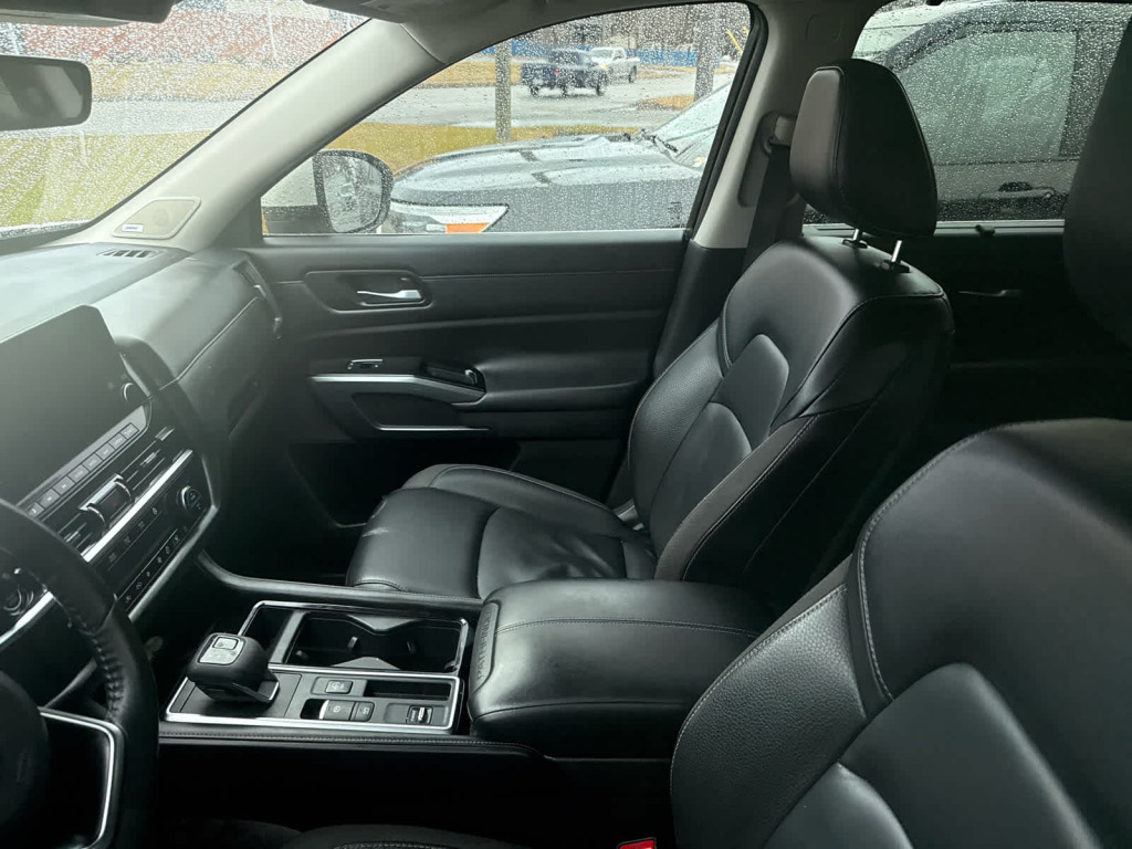 2023 Nissan Pathfinder SL FWD