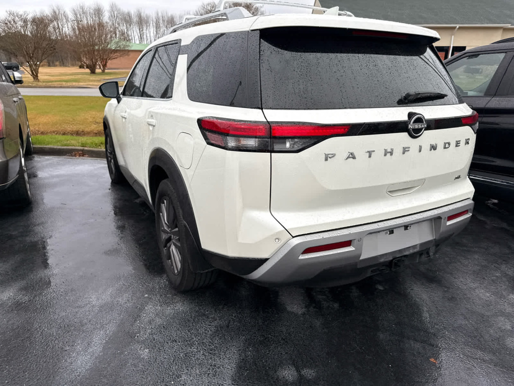 2023 Nissan Pathfinder SL FWD