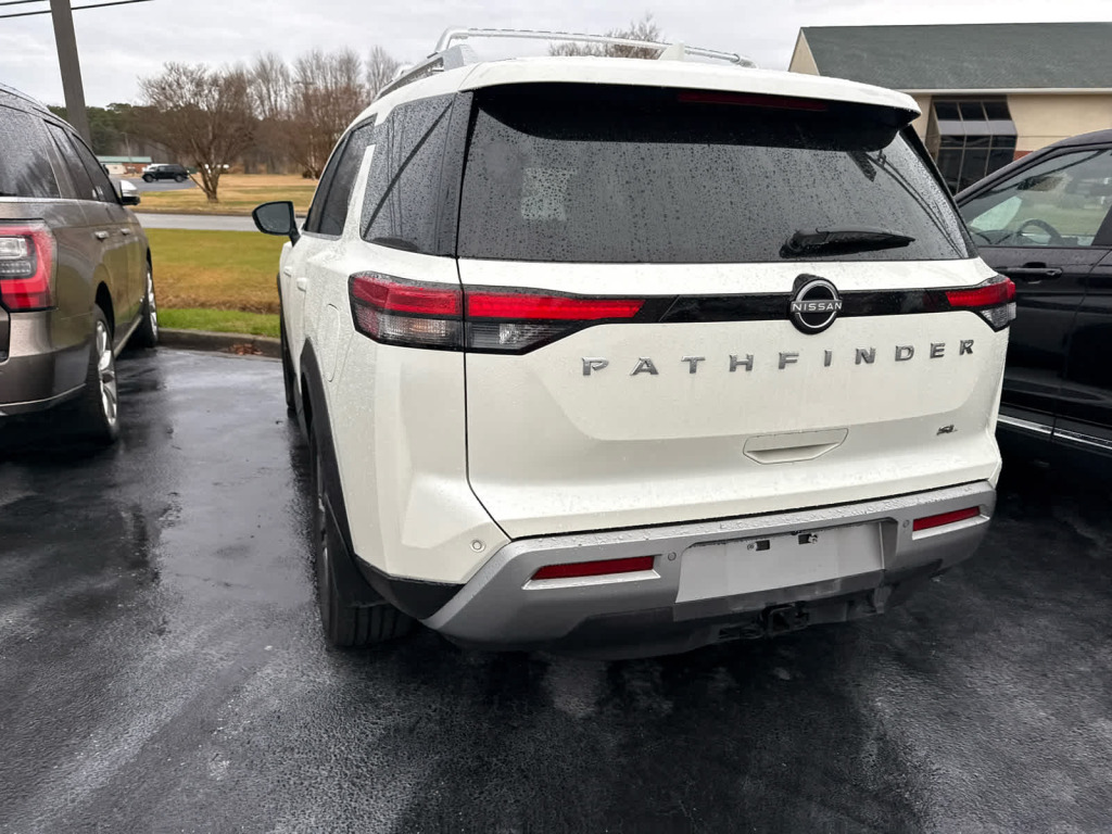 2023 Nissan Pathfinder SL FWD