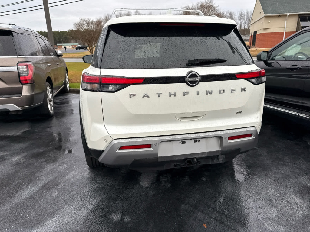 2023 Nissan Pathfinder SL FWD