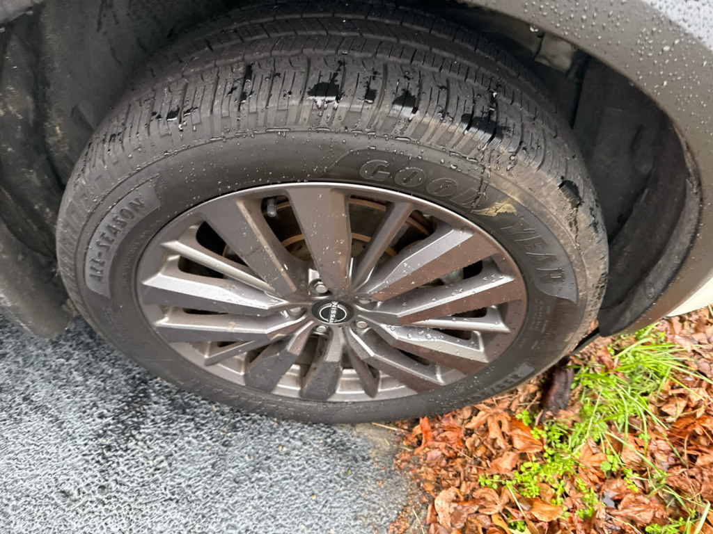 2023 Nissan Pathfinder SL FWD