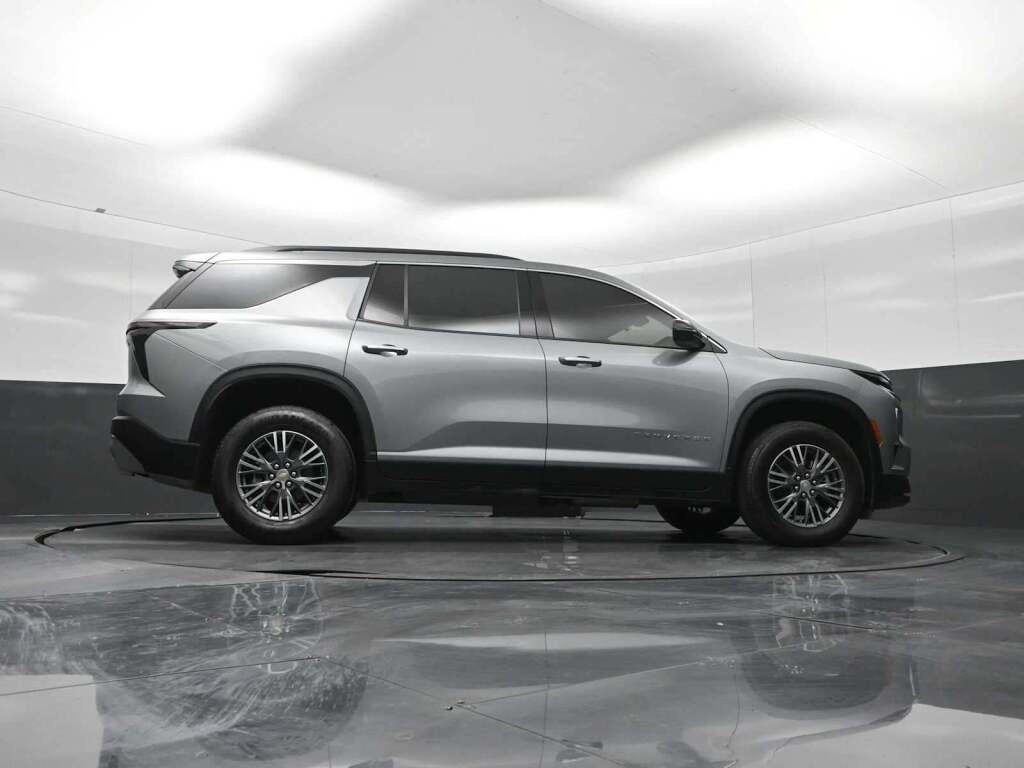 2024 Chevrolet Traverse FWD LT