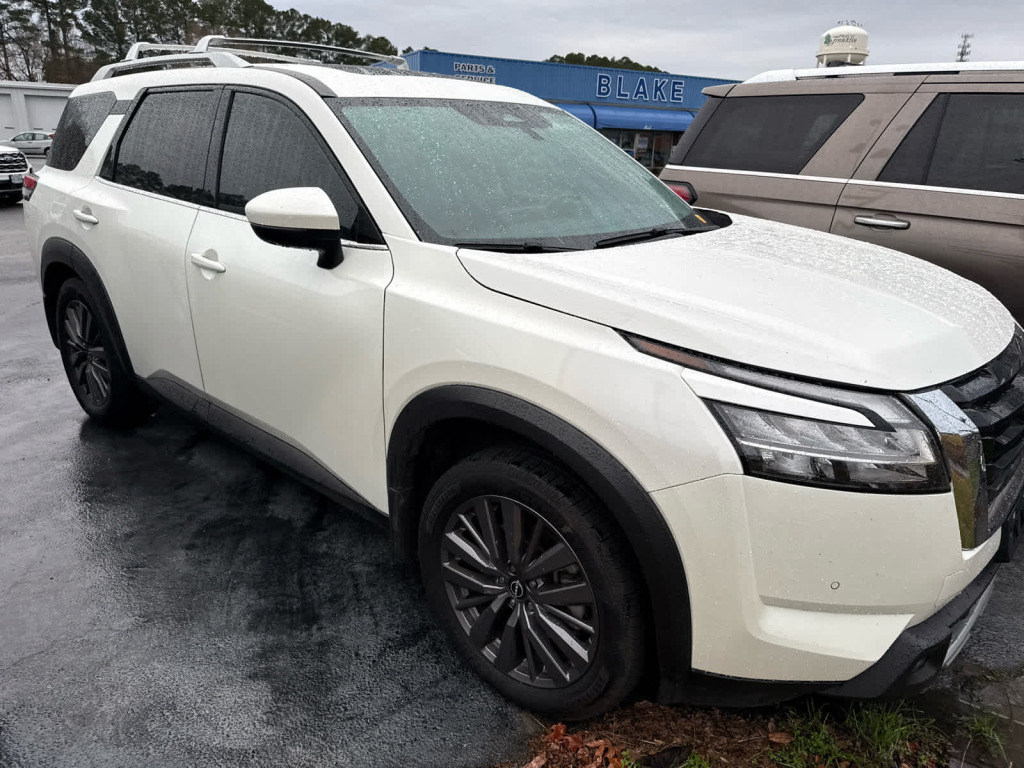 2023 Nissan Pathfinder SL FWD