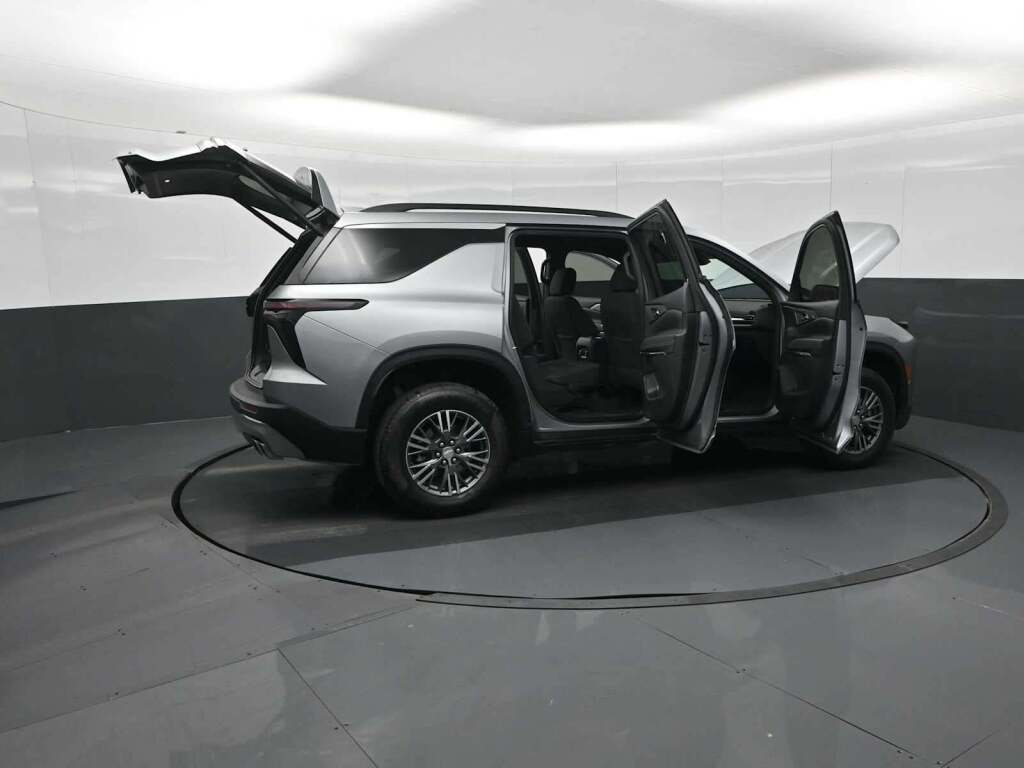 2024 Chevrolet Traverse FWD LT