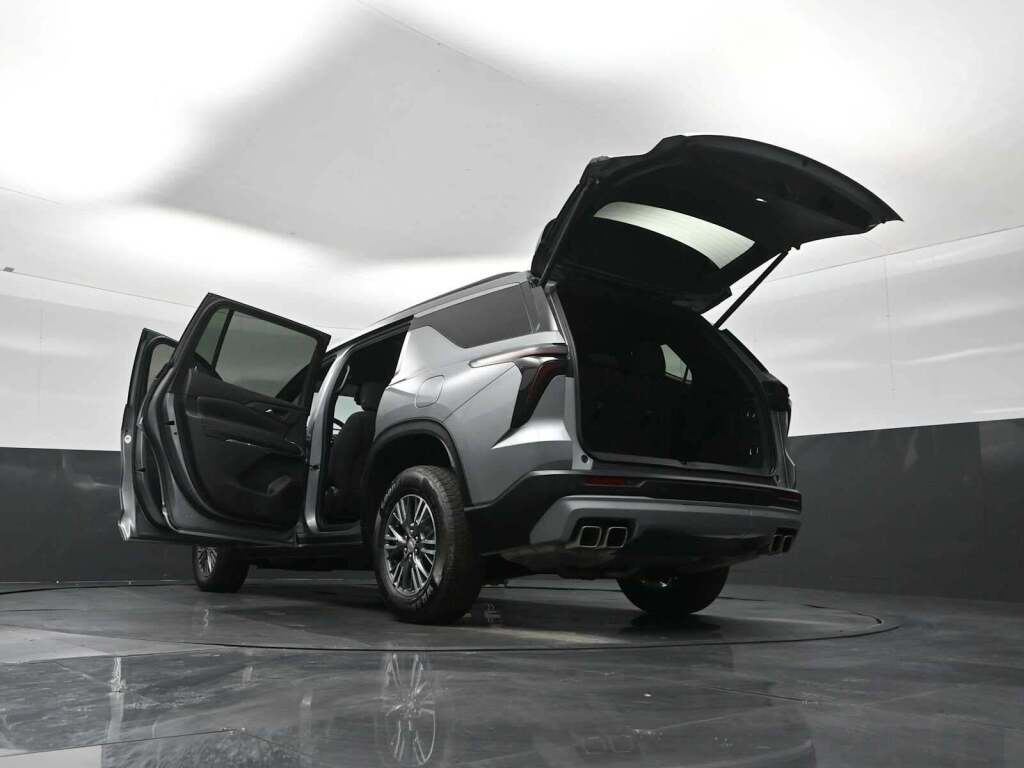 2024 Chevrolet Traverse FWD LT