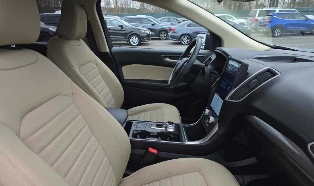 2023 Ford Edge SE