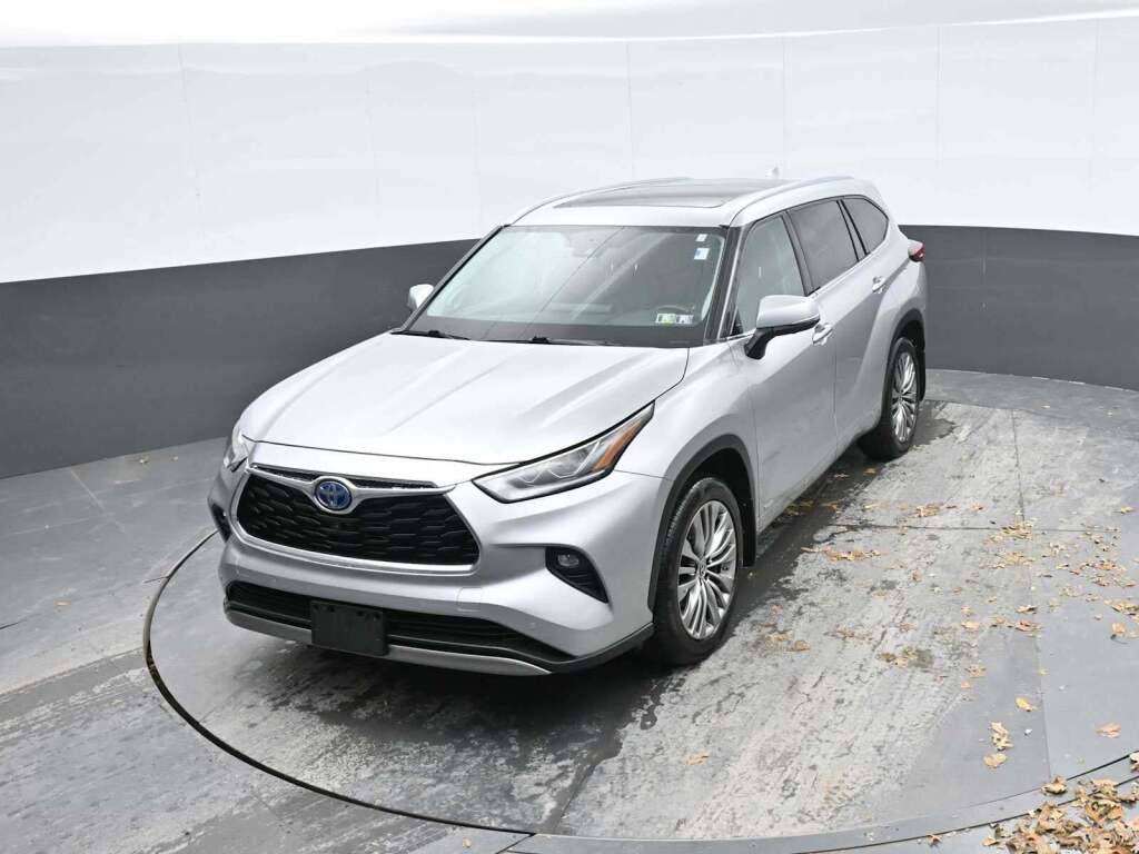 2022 Toyota Highlander Hybrid Platinum