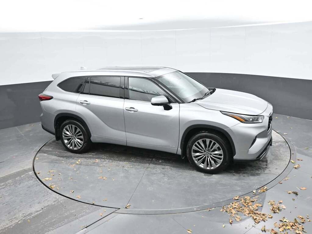 2022 Toyota Highlander Hybrid Platinum