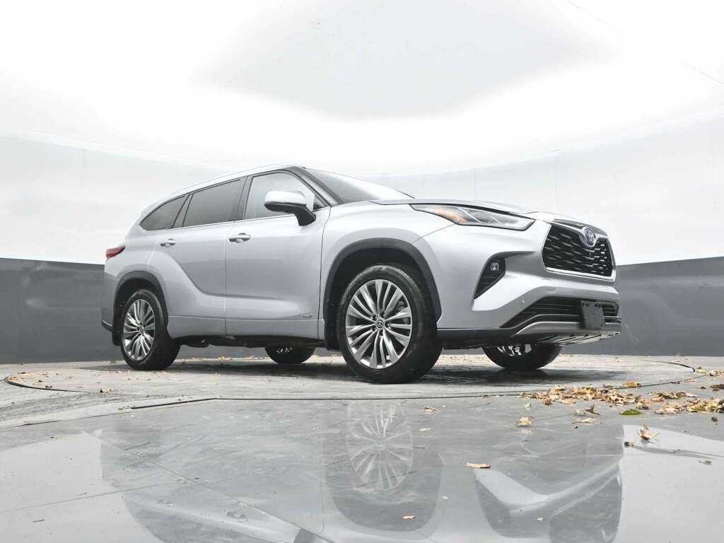 2022 Toyota Highlander Hybrid Platinum