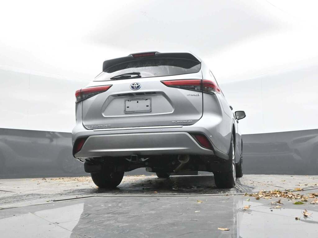 2022 Toyota Highlander Hybrid Platinum