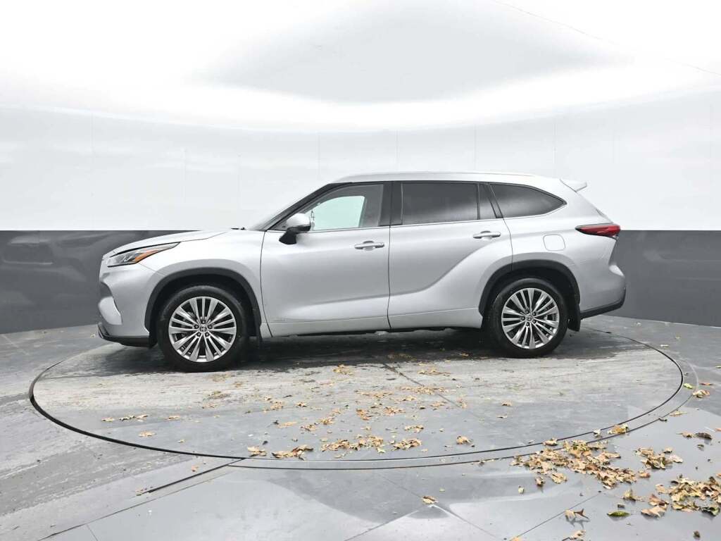 2022 Toyota Highlander Hybrid Platinum
