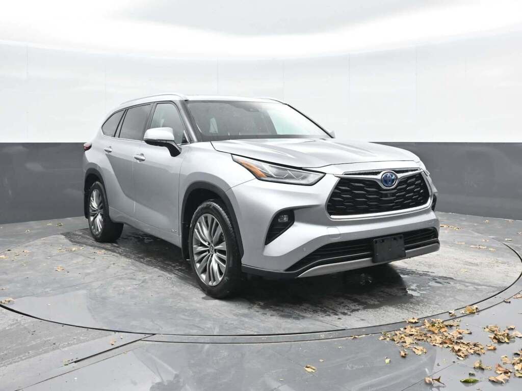 2022 Toyota Highlander Hybrid Platinum