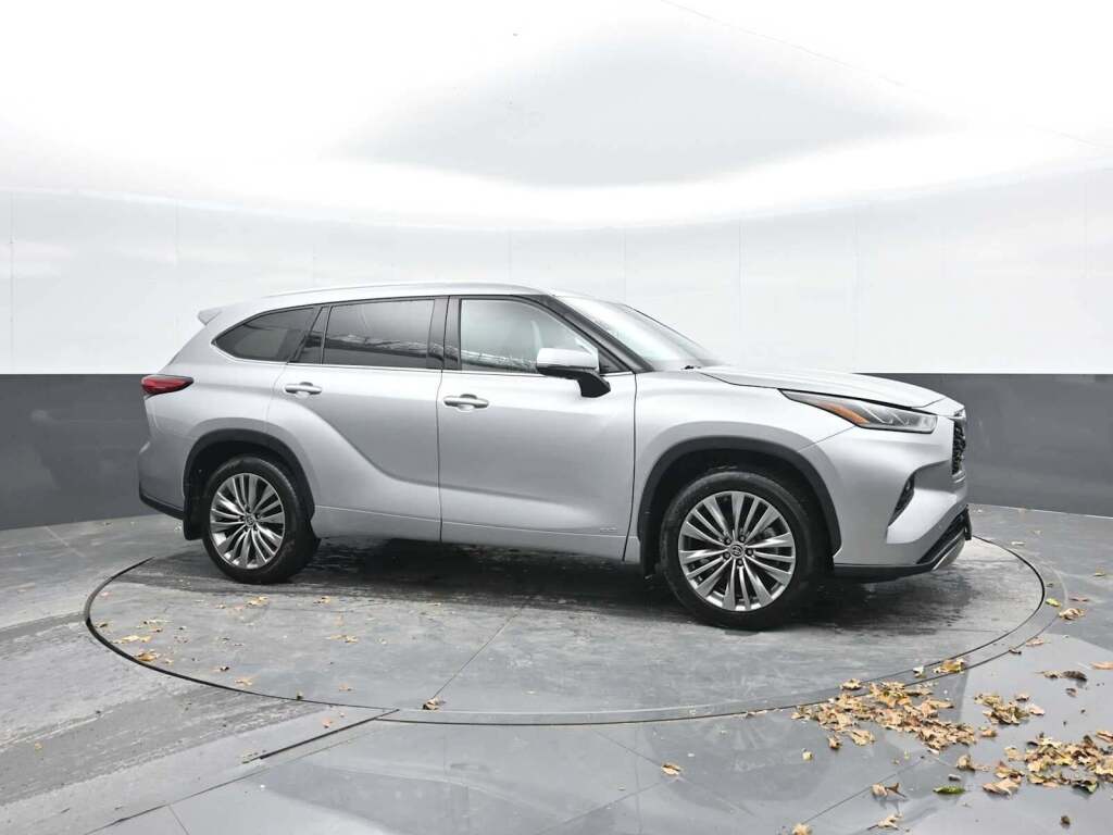 2022 Toyota Highlander Hybrid Platinum