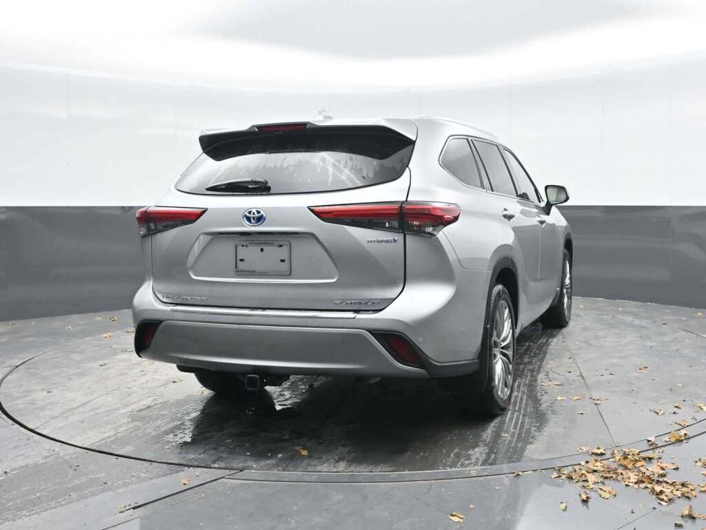 2022 Toyota Highlander Hybrid Platinum