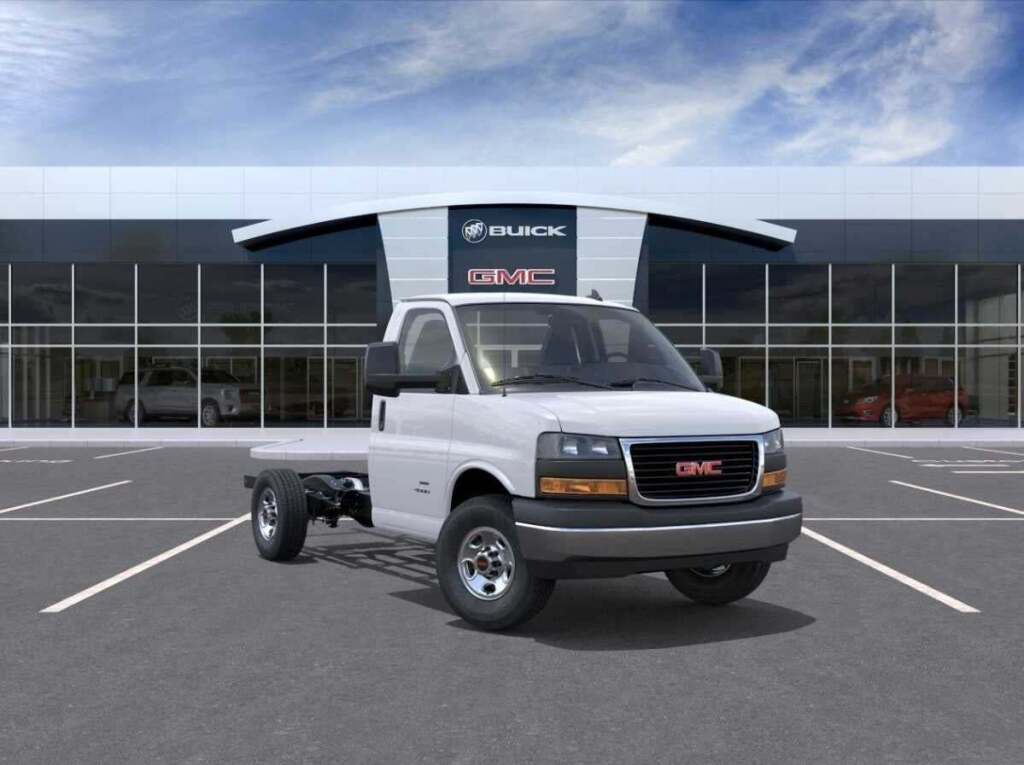 2025 GMC Savana Cutaway Work Van's photo
