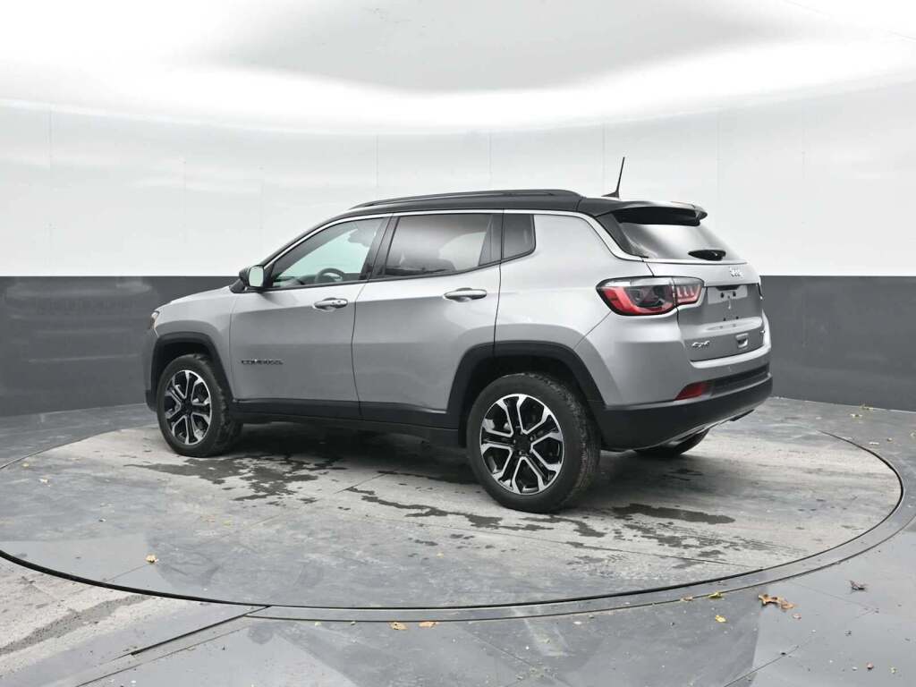 2023 Jeep Compass Limited's photo