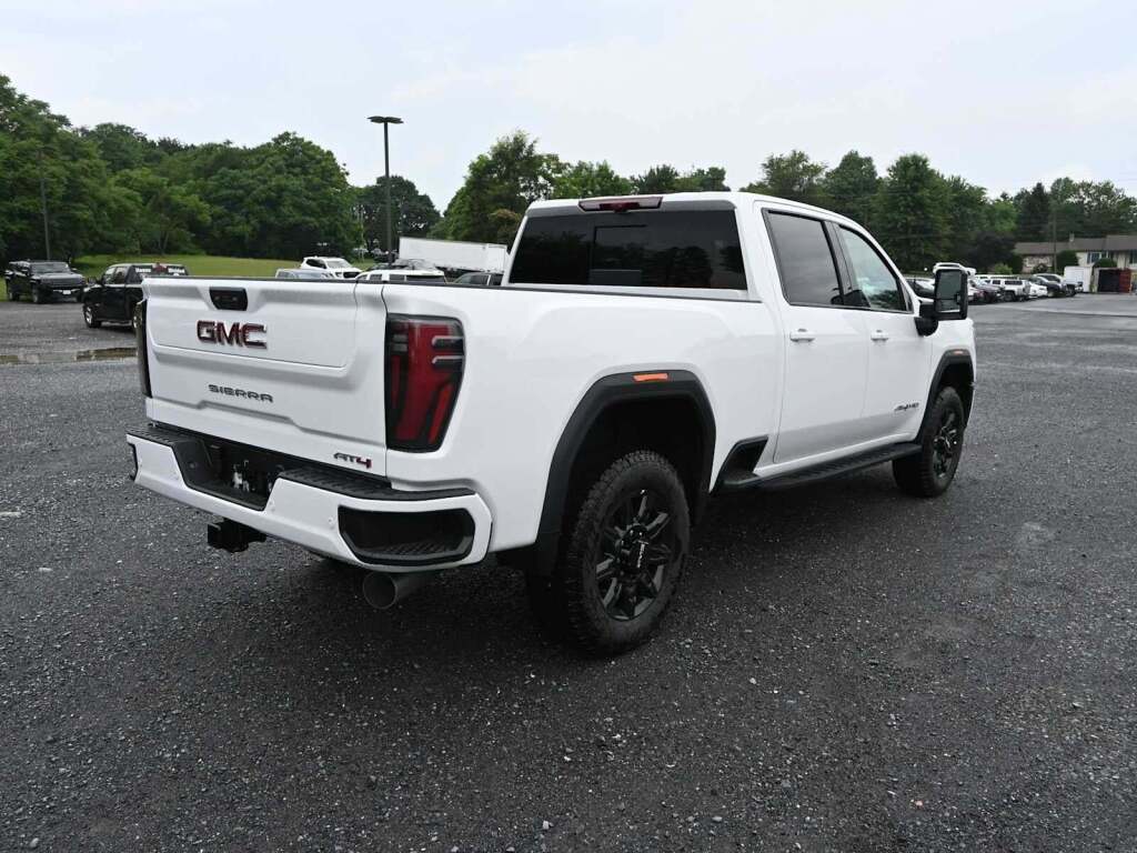 2025 GMC Sierra 2500HD AT4