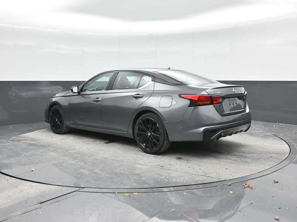 2022 Nissan Altima SR