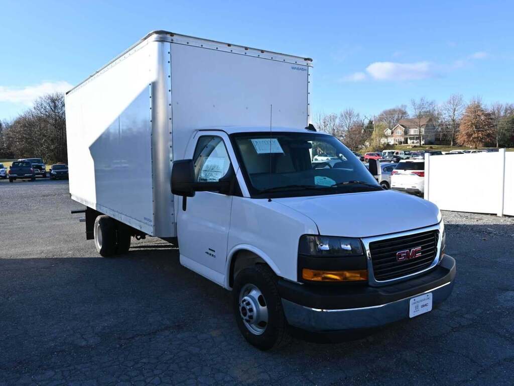 2023 GMC Savana Cutaway Work Van's photo