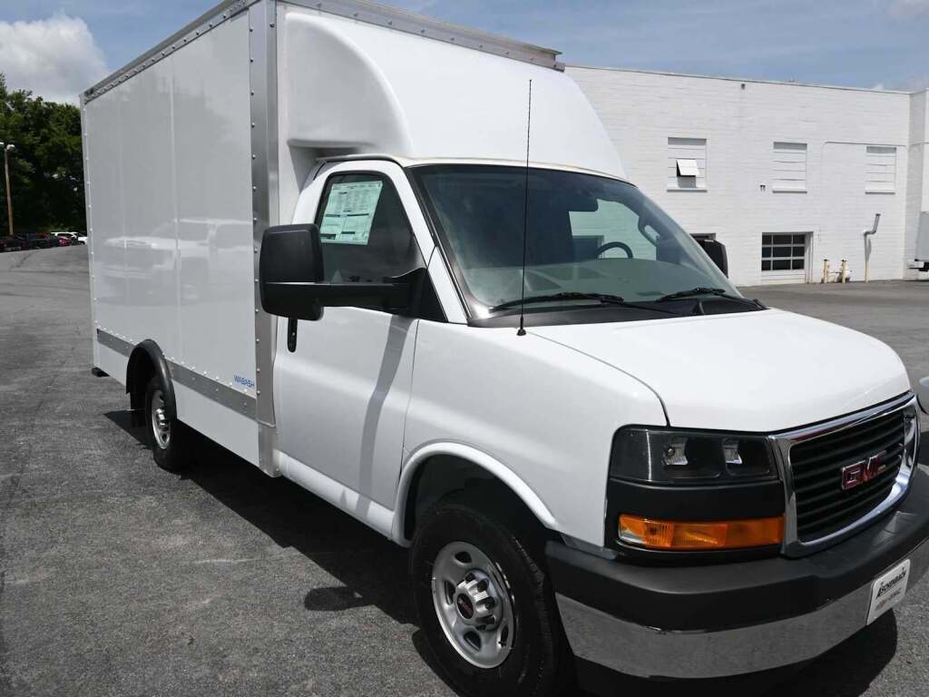 2023 GMC Savana Cutaway Work Van's photo