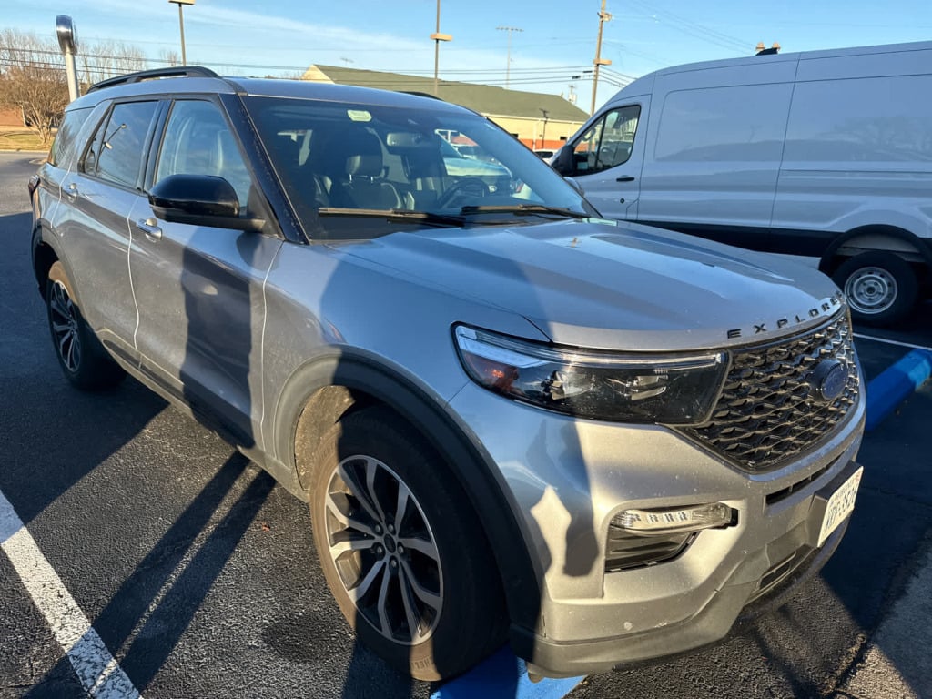 2021 Ford Explorer ST's photo
