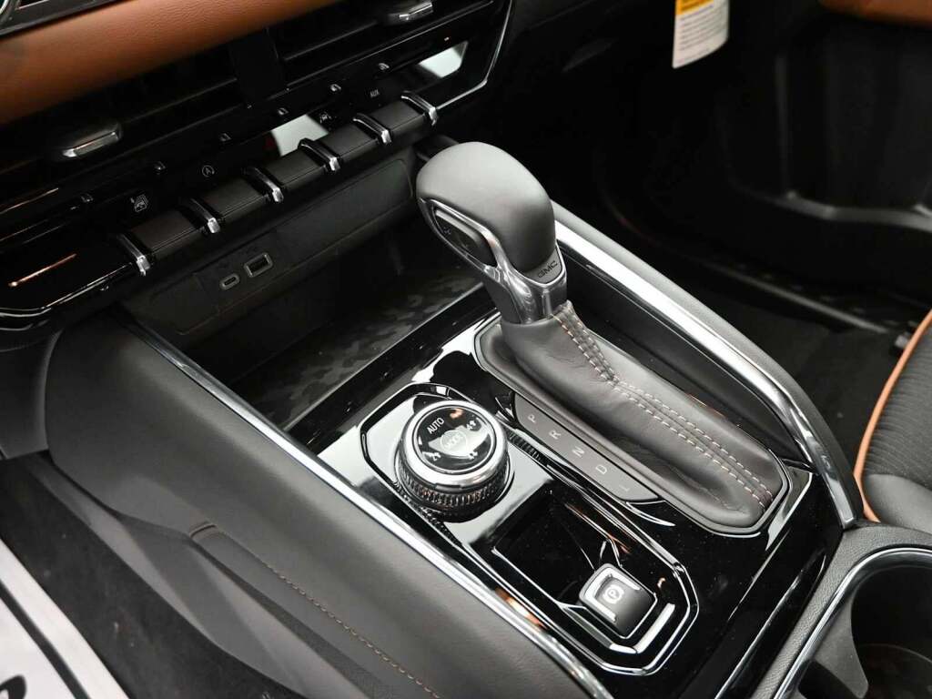 2025 GMC Canyon 4WD AT4