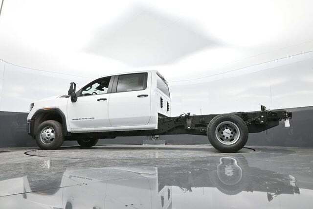 2025 GMC Sierra 3500HD Chassis Pro