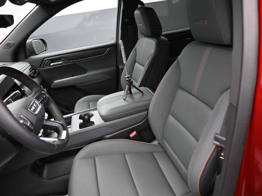 2024 GMC Acadia AWD AT4