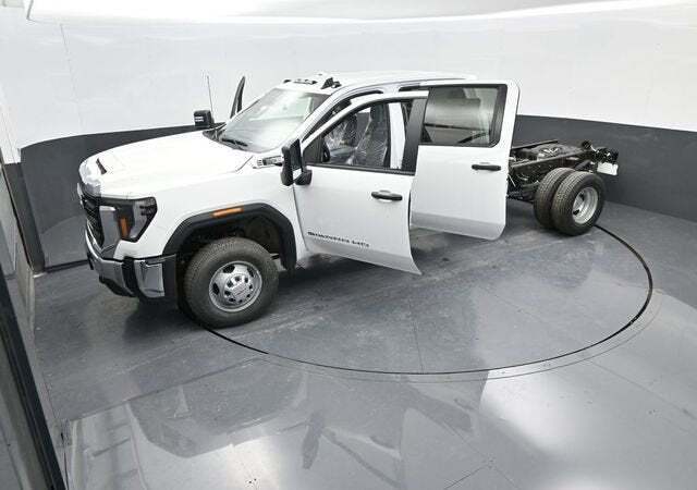 2025 GMC Sierra 3500HD Chassis Pro
