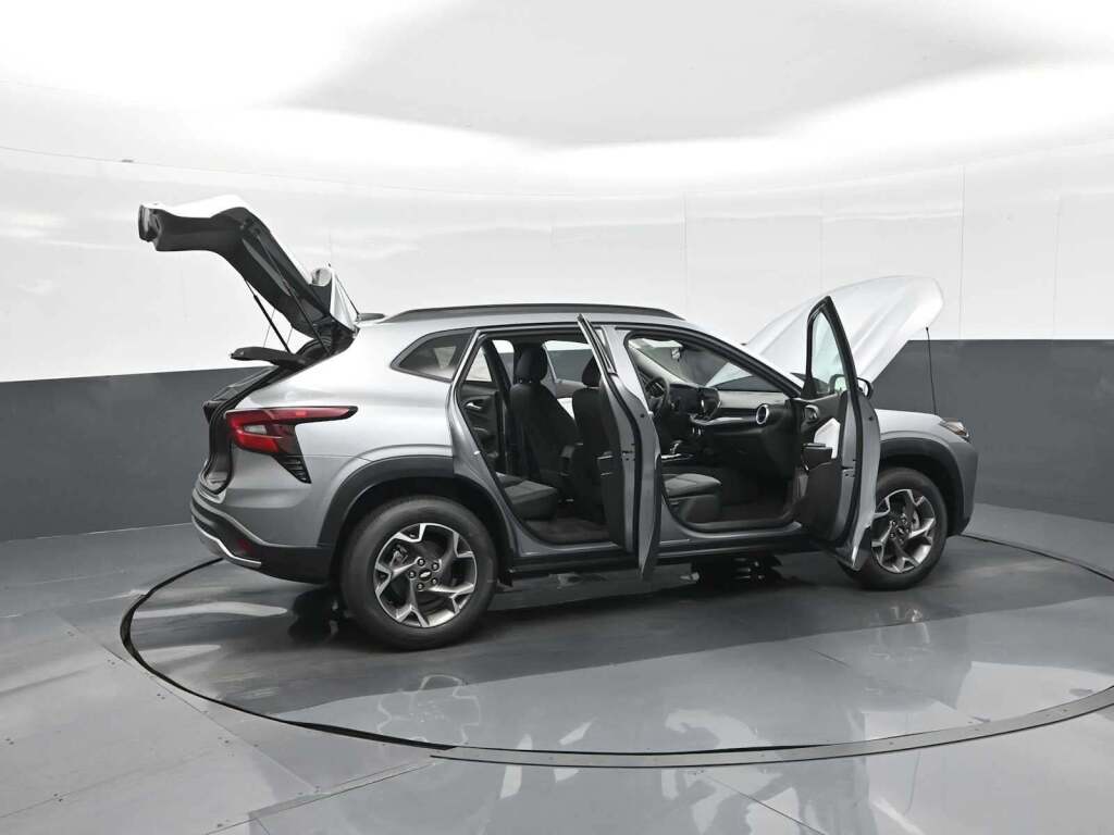 2025 Chevrolet Trax FWD LT