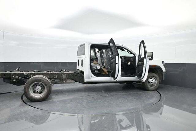 2025 GMC Sierra 3500HD Chassis Pro