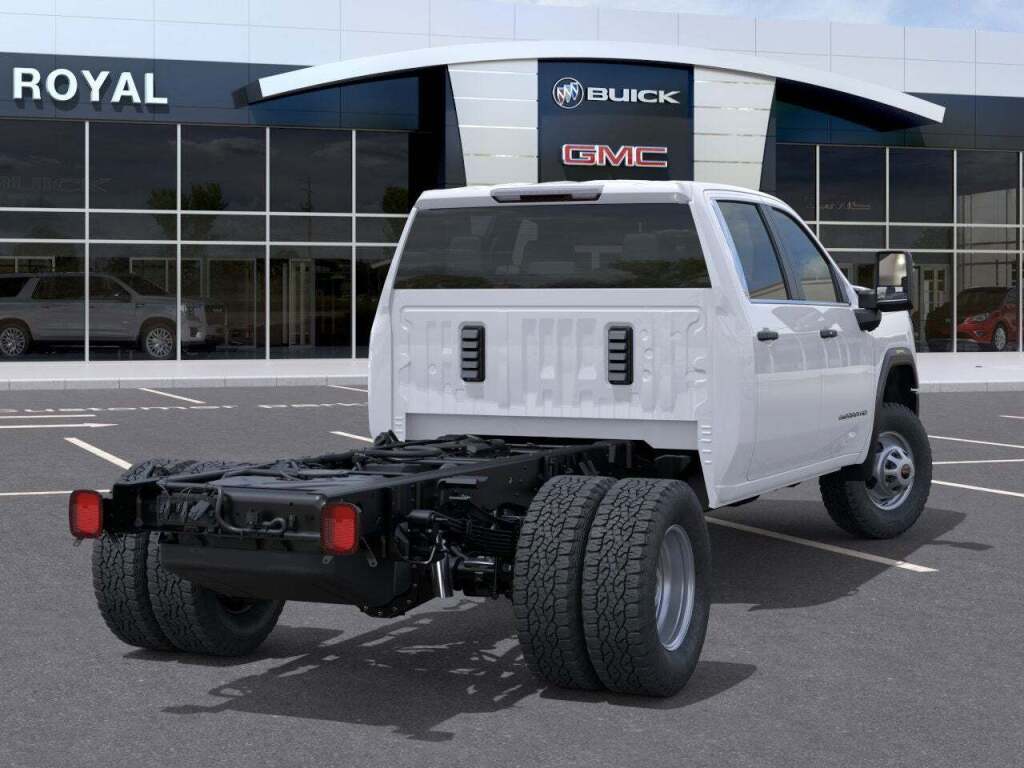 2025 GMC Sierra 3500HD Chassis Pro