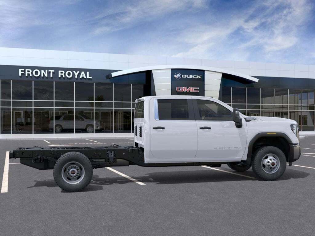 2025 GMC Sierra 3500HD Chassis Pro