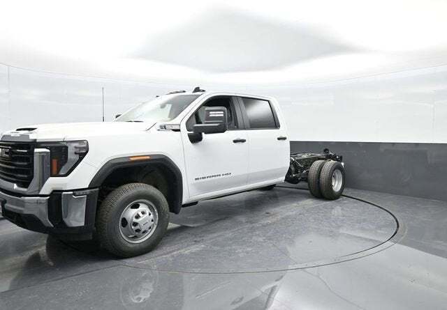 2025 GMC Sierra 3500HD Chassis Pro