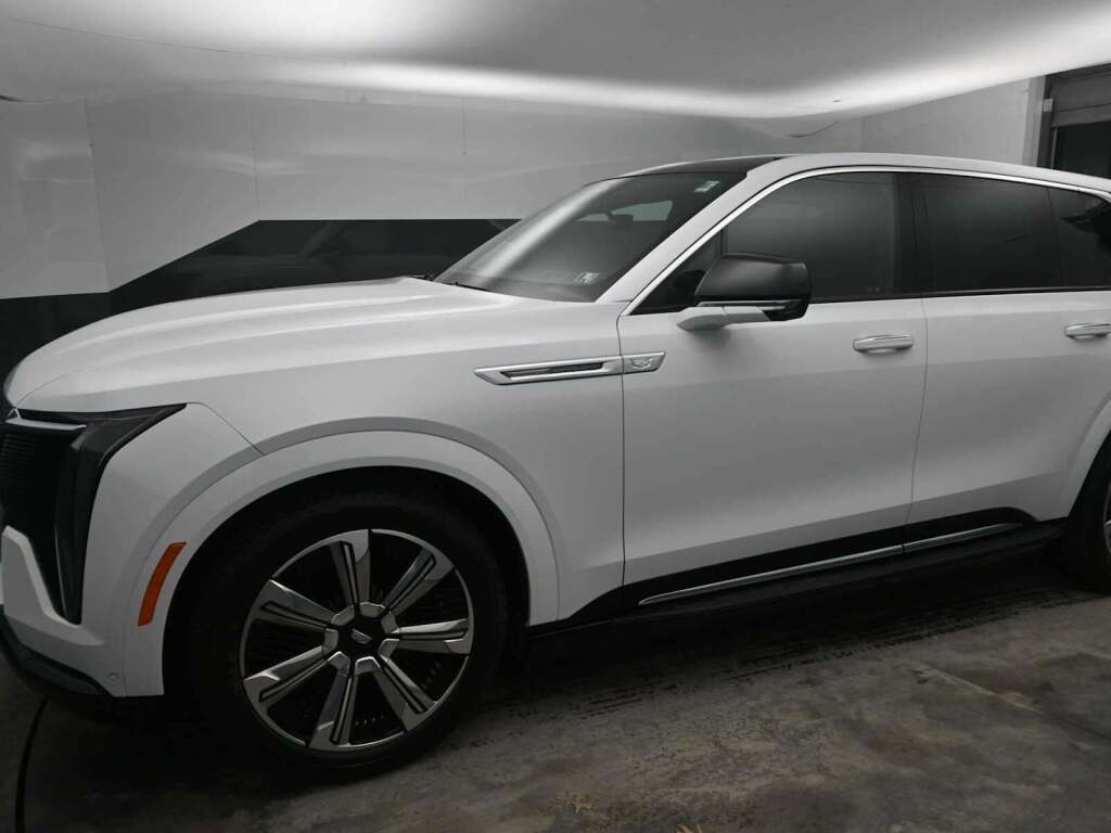 2025 Cadillac Escalade IQ Luxury 2 AWD