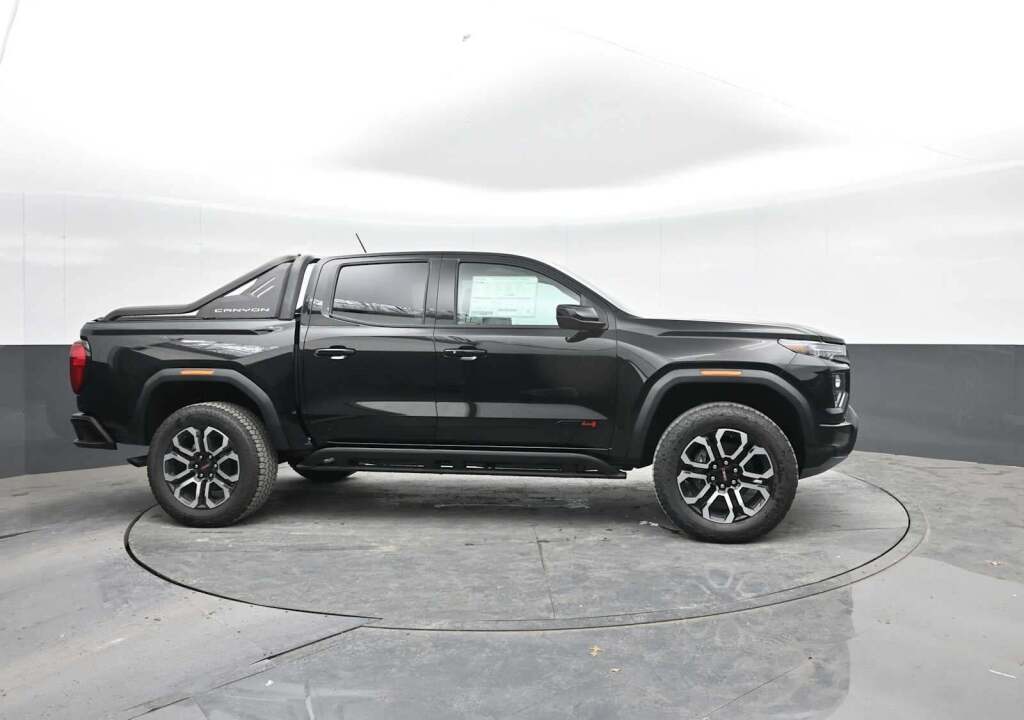 2025 GMC Canyon 4WD AT4